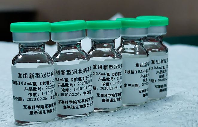 El comunicado del Ministerio de Defensa chino mostró imágenes de la vacuna. (Foto gentileza)