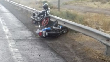 Dos motos chocaron cuando circulaban por la 22 desde Regina a Godoy. (Foto gentileza)