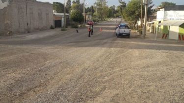 En Huergo comenzaron a controlar la cantidad de personas que se movilizan por vehículo. (Foto archivo)