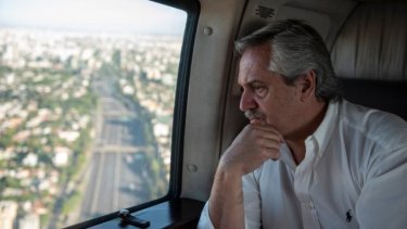 El presidente Alberto Fernández sobrevoló ayer la zona de los accesos a la capital. (foto: presidencia de la Nación)