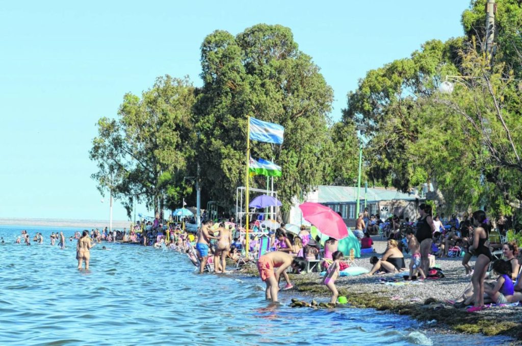 Cinco Saltos le rinde homenaje al agua en el lago Pellegrini - Diario Río Negro