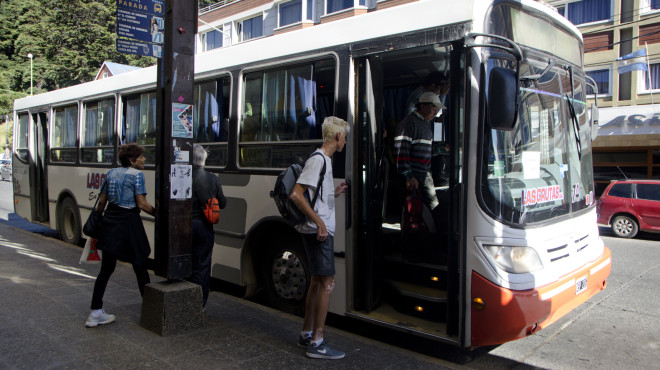 Aplicarán restricciones en el transporte entre Bariloche y Dina Huapi ...