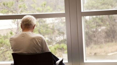 Bajo la modalidad del "cuento del tío a la antigua" estafaron a cuatro adultos mayores de Neuquén capital. 