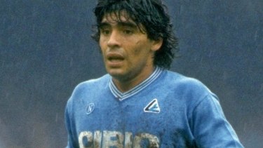 En su último partido, Diego metió un gol de penal pero Nápoli perdió 4 a 1.