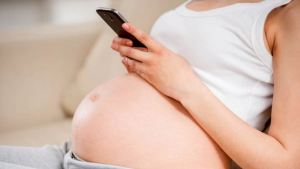 Maternidad en tiempo de redes: menos mandatos pero más presión social