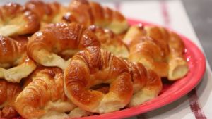 Cómo hacer las tradicionales medialunas de manteca