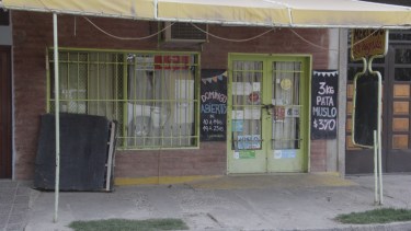 El local se encuentra ubicado en el corazón del barrio San Cayetano. Intervino personal de la Comisaría Tercera de Roca. (foto: Andrés Stefani)