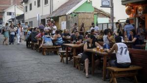 Cervecerías, bares y locales gastronómicos deberán cerrar hoy desde las 20