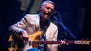 Con clásicos y estrenos, Pedro Aznar trae su música a la región