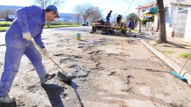 Se mantiene un plan de bacheo sobre calles de Regina. (Foto archivo)