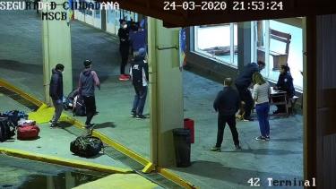 Anoche llegó un colectivo con pasajeros repatriados de Bariloche y la región cordillerana. Gentileza