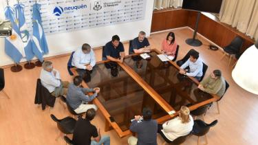 El intendente Mariano Gaido activó este domingo una reunión con supermercadistas. Foto Prensa Municipalidad de Neuquén
