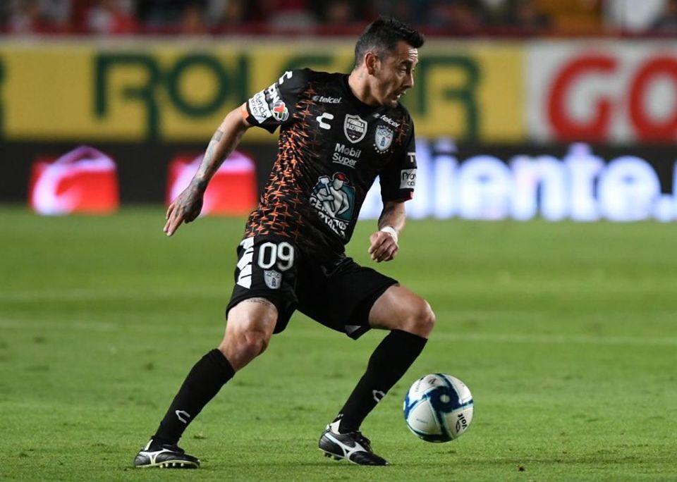 Sambueza, de 36 años, juega actualmente en el Pachuca mexicano.