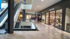 Postergan abrir shoppings y ferias en Neuquén