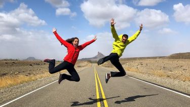 Laura y Mariano. Foto tomada en Gobernador Gregores, Santa Cruz por @jrt_fotografias .