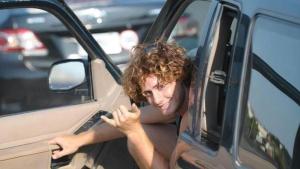 El surfer que incumplió el aislamiento fue detenido, embargado y no podrá salir a comprar comida