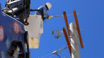 Imagen de El fuerte viento dejó sin luz a localidades de la Línea Sur