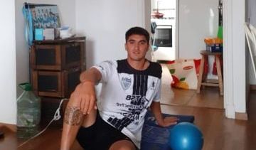 El Tuti compartió con Río Negro una imagen de cómo entrena en su departamento en Montevideo.
