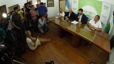 Durante la conferencia se anunció la "máxima alerta sanitaria". A las 18, un nuevo encuentro. Foto: Pablo Leguizamon