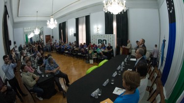 Carreras y las confederaciones gremiales. Más de medio centenar de dirigentes, con sus reclamos, concurrieron a la convocatoria gubernamental.  Foto: Pablo Leguizamón.