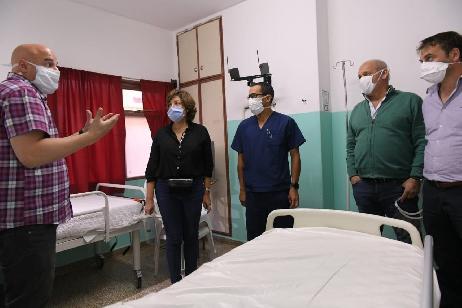 La gobernadora Arabela Carreras volvió al hospital Ramón Carrillo. Un mes atrás también recorrió el centro de salud. Archivo
