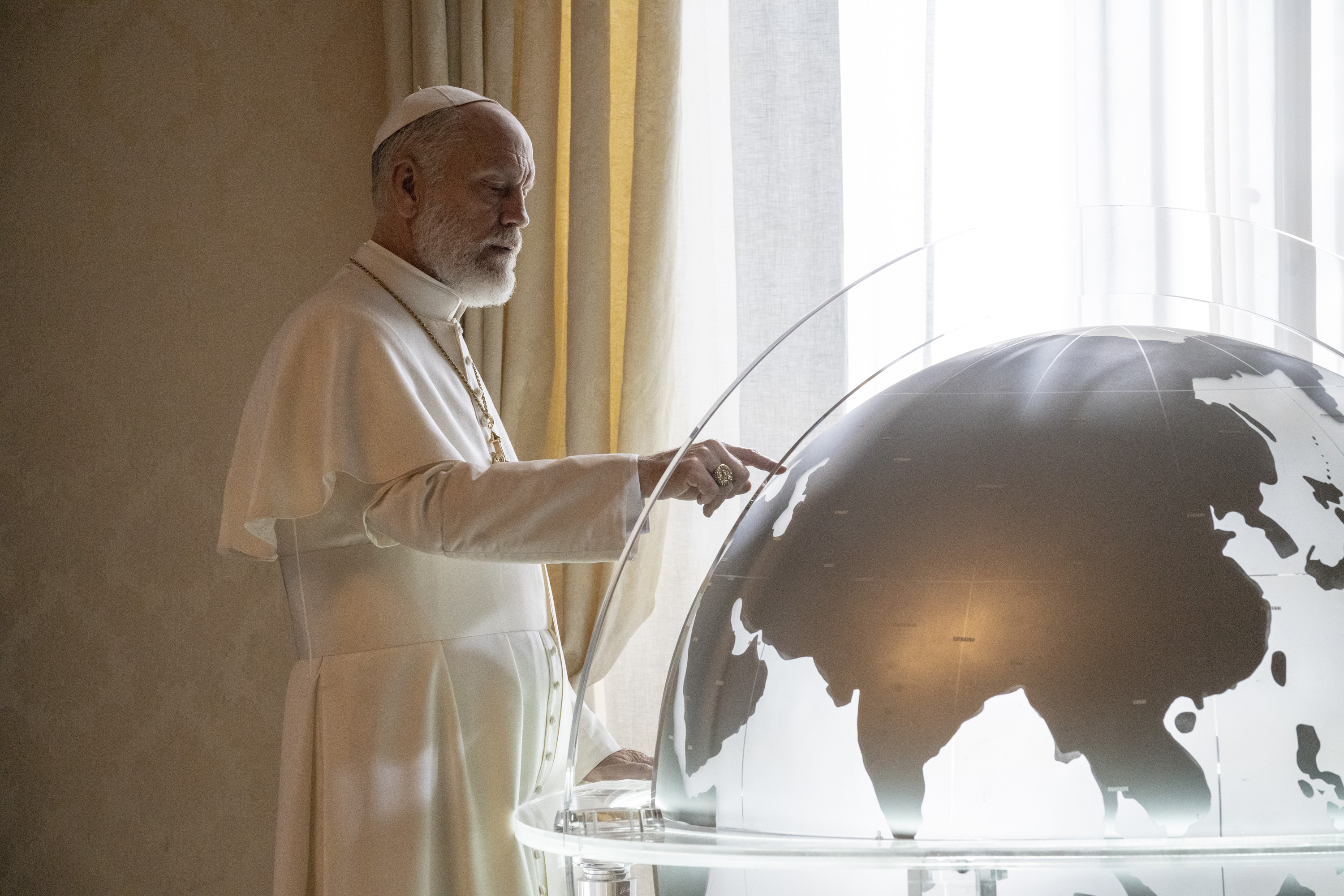 John Malkovich interpreta al extravagante papa Juan Pablo III.