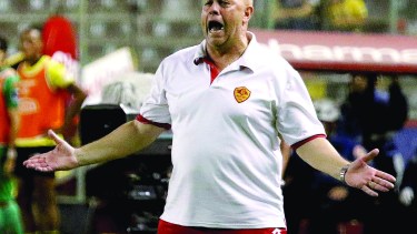 Ischia se encuentra en la ciudad ecuatoriana de Manta, donde dirige a Delfín, de la primera división de ese país.