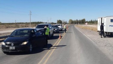 Además del bloqueo en el puente, hay otro control a 4 kilómetros del casco urbano 