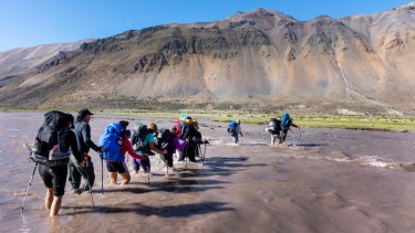 El río Atuel fue el primer cauce de agua que debimos cruzar dn Mendoza rumbo al avión de los rugbiers uruguayos que cayó en la cordillera de los Andes en 1972. En lengua puelche ”Latuel” significa “Alma de la tierra”. Fotos de Dardo Gobbi.