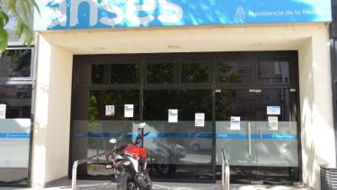 El organismo no tiene atención al público y sólo permite tramitar el subsidio por la página de internet. Foto Yamil Regules