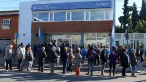 El lunes reabren los bancos al público, pero con atención por turnos dados on line