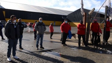 Trabajadores de un supermercado mayorista de Bariloche mantienen la protesta desde hace 17 días. Foto: Alfredo Leiva