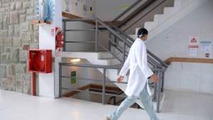 Coronavirus: son 136 los fallecidos en el país y el 71% son varones