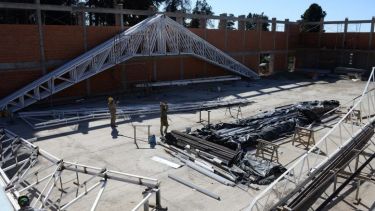 En el polideportivo de la UNC Bariloche que financia la Provincia, no se tienen las obras a pesar de la cuarentena. Foto: Alfredo Leiva