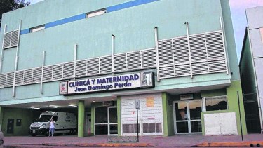 Las autoridades de la clínica y del gobierno provincial sostienen que el virus no está en el establecimiento y que es comunitario. 