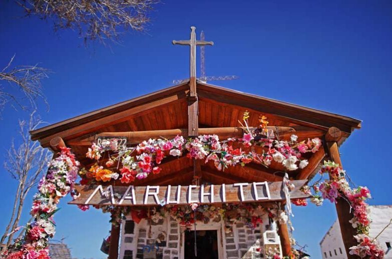 El santuario del Maruchito, el niño que murió por querer tocar la guitarra hace 100 años, esta en la ruta provincial 74, a 10 km de Aguada Guzmán, Río Negro, plena estepa patagónica.
