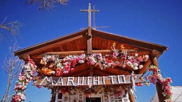 El santuario del Maruchito, el niño que murió por querer tocar la guitarra hace 100 años, esta en la ruta provincial 74, a 10 km de Aguada Guzmán, Río Negro, plena estepa patagónica.