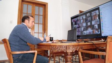 El gobernador Omar Gutiérrez en teleconferencia. Foto: Twitter @OmarGutierrezOk
