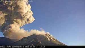 El Nevados del Chillán sigue registrando explosiones de alta intensidad