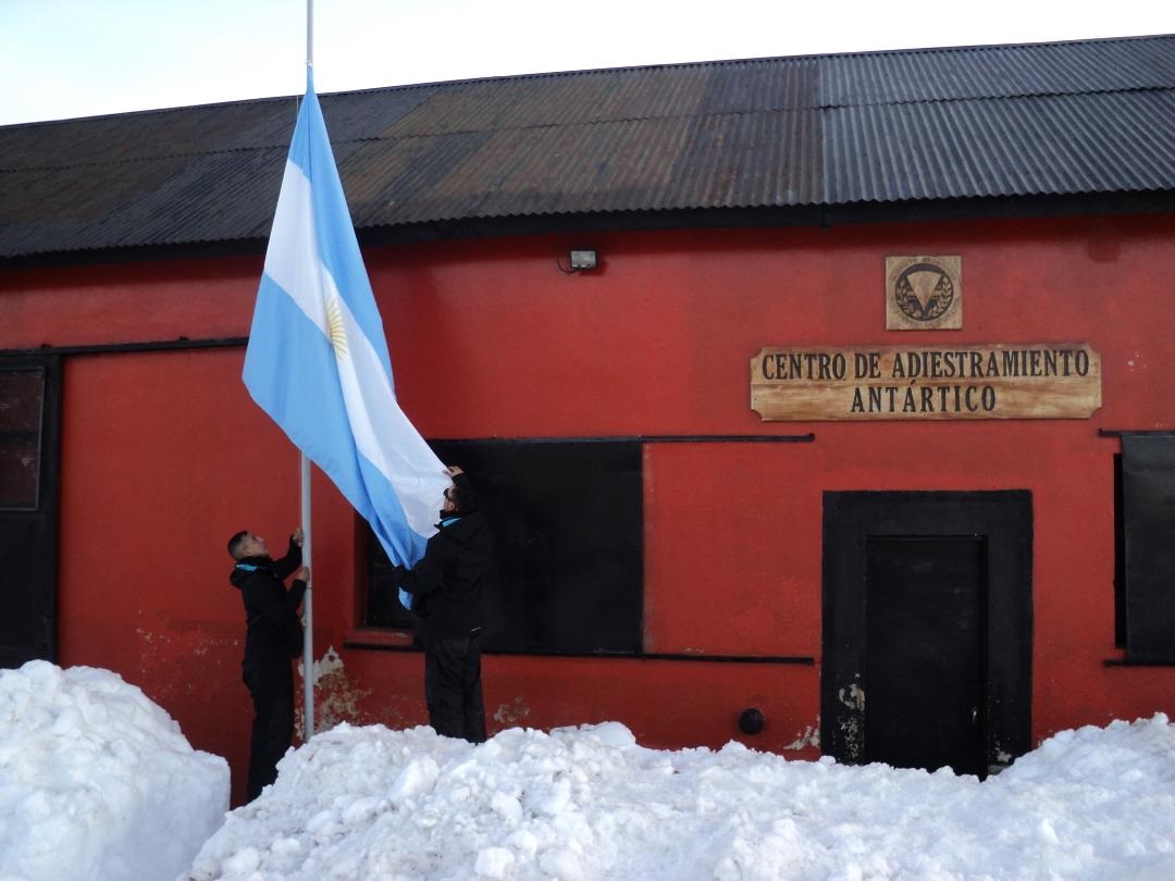 Este domingo, la escuela de formación antártica cumple 25 años. (Gentileza @MalvinasData).-