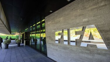 El ente que rige el fútbol mundial sentó su posición sobre los contratos de los jugadores que vencen el 30 de junio próximo.