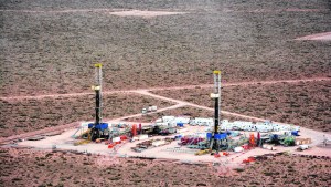 Empresarios, gremios y políticos analizaron la crisis petrolera