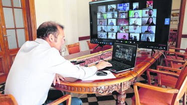 El gobernador Omar Gutiérrez envió un SOS a los municipios. Foto Neuquén Informa