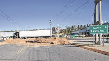 En Cipolletti ayer comenzaron a  bloquear accesos a la ciudad. Foto: Florencia Salto