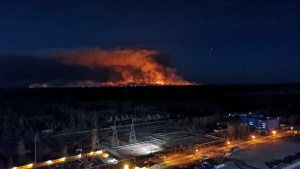 Continúan los incendios forestales cerca de Chernobyl