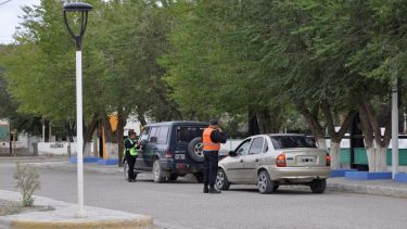 En Jacobacci, los controles en distintos puntos de la ciudad son permanentes. (Foto: José Mellado)