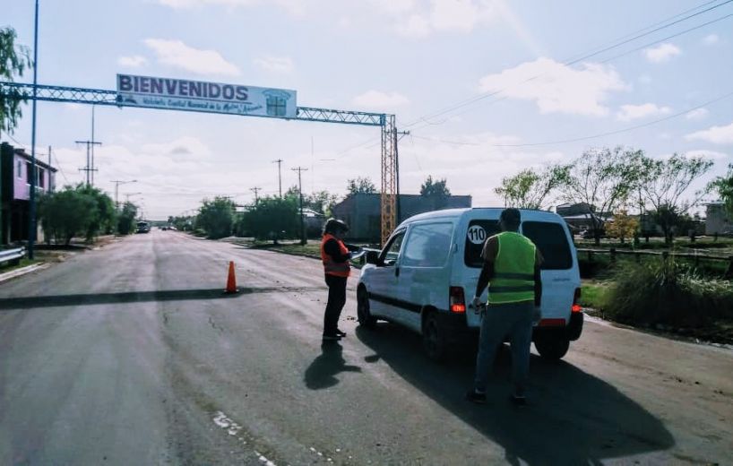Junto al personal de Salud y Policial, el municipio realiza rigurosos controles en los accesos y en el ejido urbano.
(Foto: gentileza municipio de Valcheta)