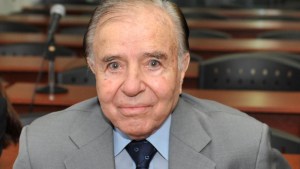 Menem sigue internado, estable y monitoreado