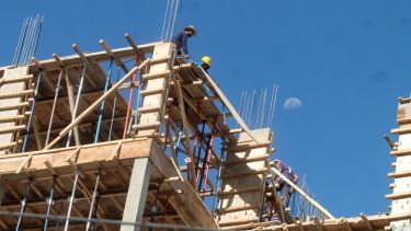 A partir de hoy  se puede pedir permiso para retomar una construcción, pero no reiniciar la obra. (Archivo)