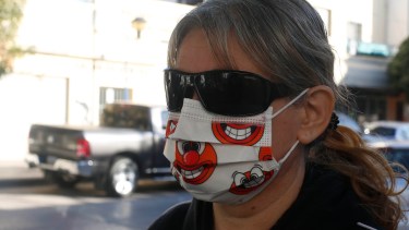 El uso del barbijo y el trabajo remoto fueron factores que incidieron en las afecciones de la voz. Foto: Juan Thomes